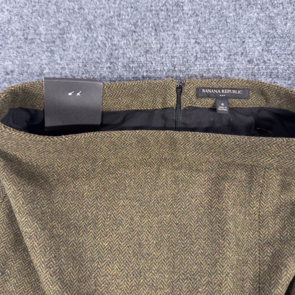 Banana Republic Olive Herringbone Wool Blend Mini Skirt Front Slit Size 6 NWT - Picture 4 of 7